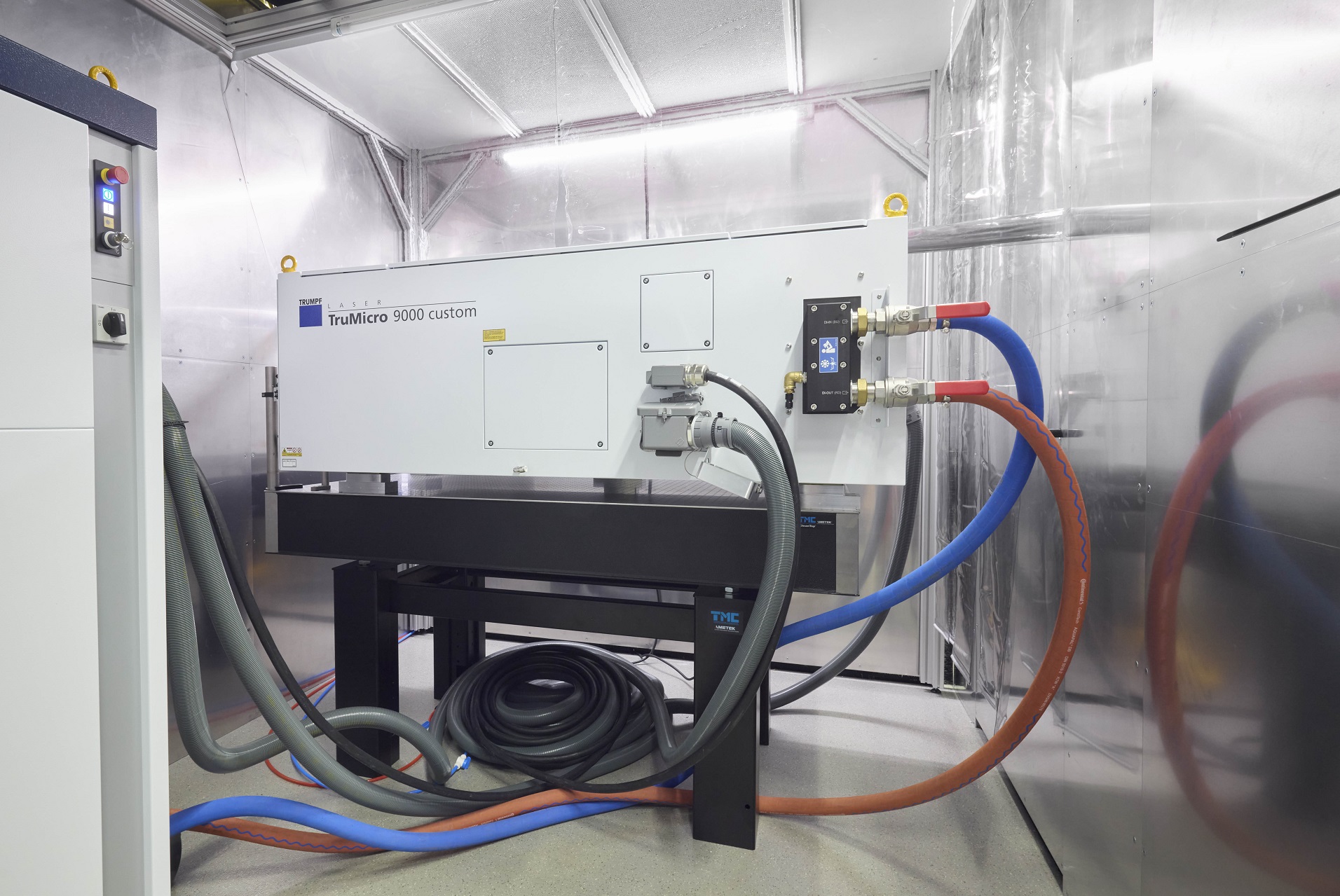 TRUMPF TruMicro 9000: The world's first industrial 1kW-USP laser is located in the user facility of the Fraunhofer Cluster of Excellence Advanced Photon Sources CAPS at Fraunhofer ILT in Aachen.